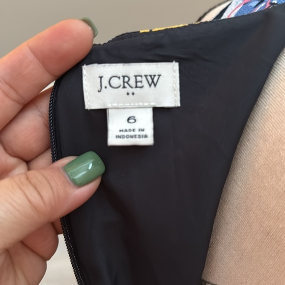 EUC J. Crew Floral Dress is size 6. - Picture 6 of 9